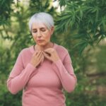 Jak CBD może pomóc w radzeniu sobie z menopauzą?